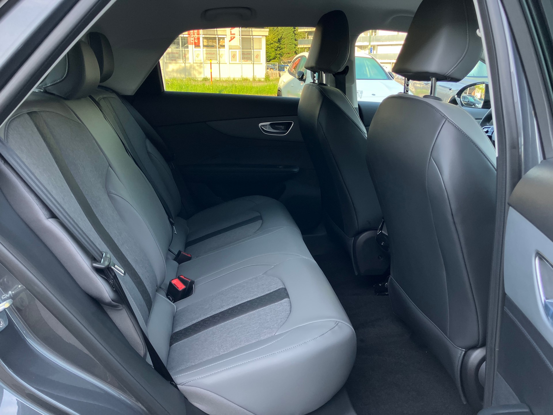 MG 4 EV 64kWh Premium Facelift-image-5