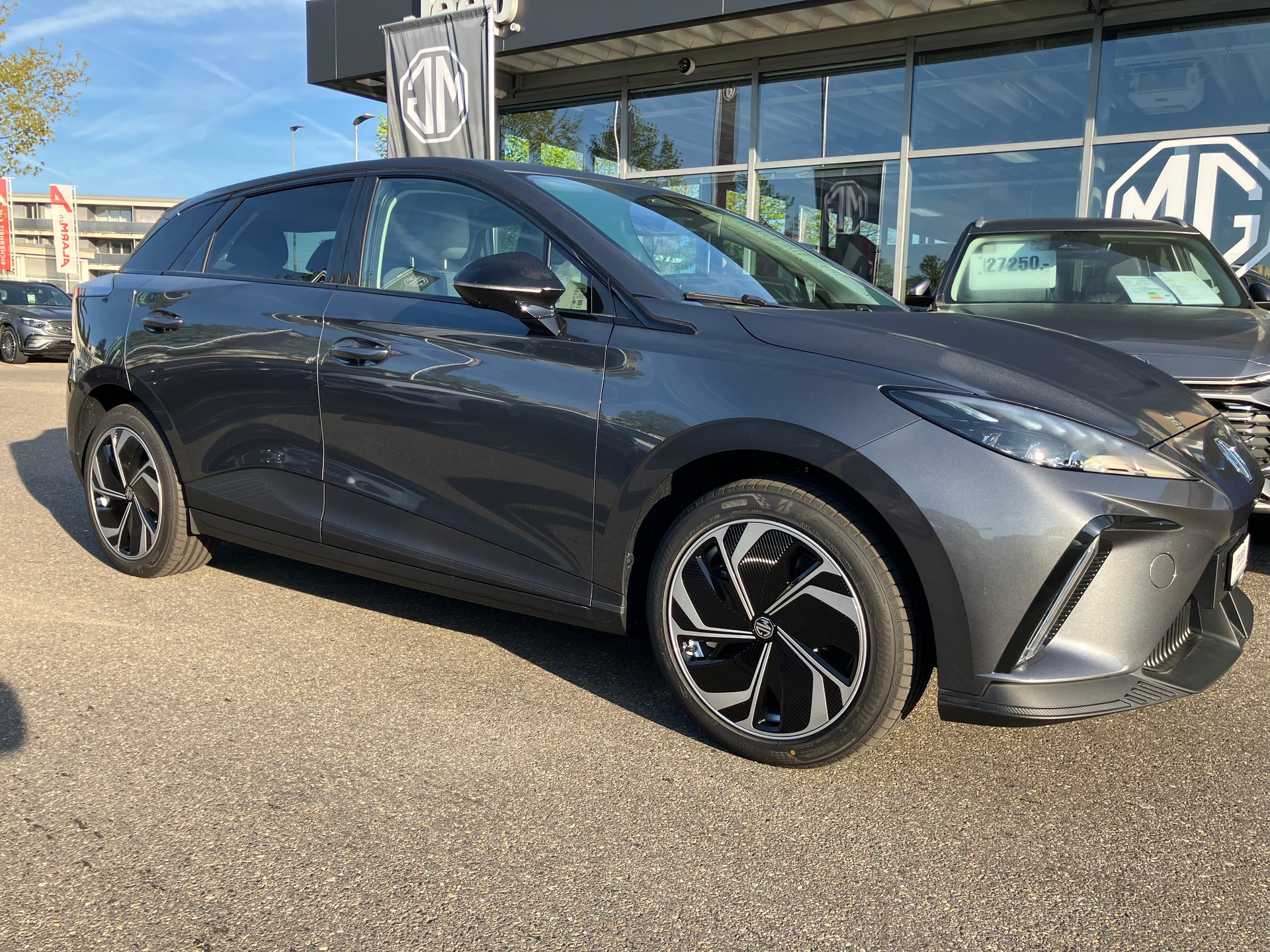MG 4 EV 64kWh Premium Facelift-image-1