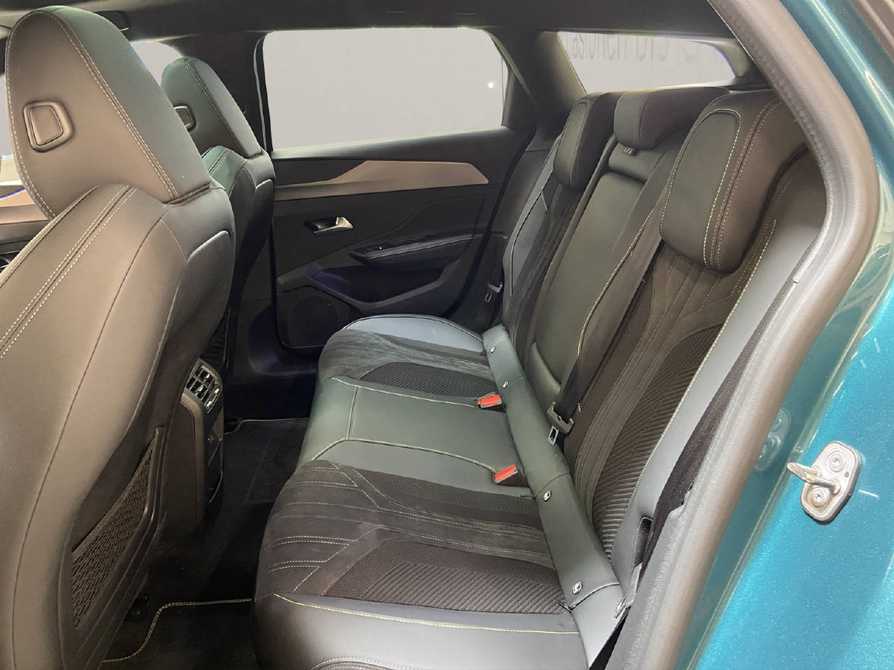 PEUGEOT 308 SW 1.6 PHEV 225 GT-image-9