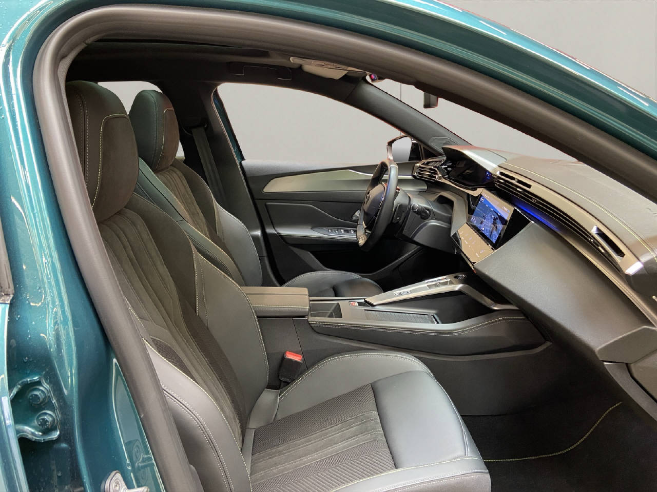 PEUGEOT 308 SW 1.6 PHEV 225 GT-image-10