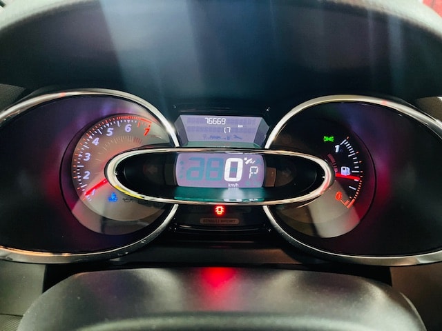 RENAULT Clio 1.6 T RS 200 EDC-image-13