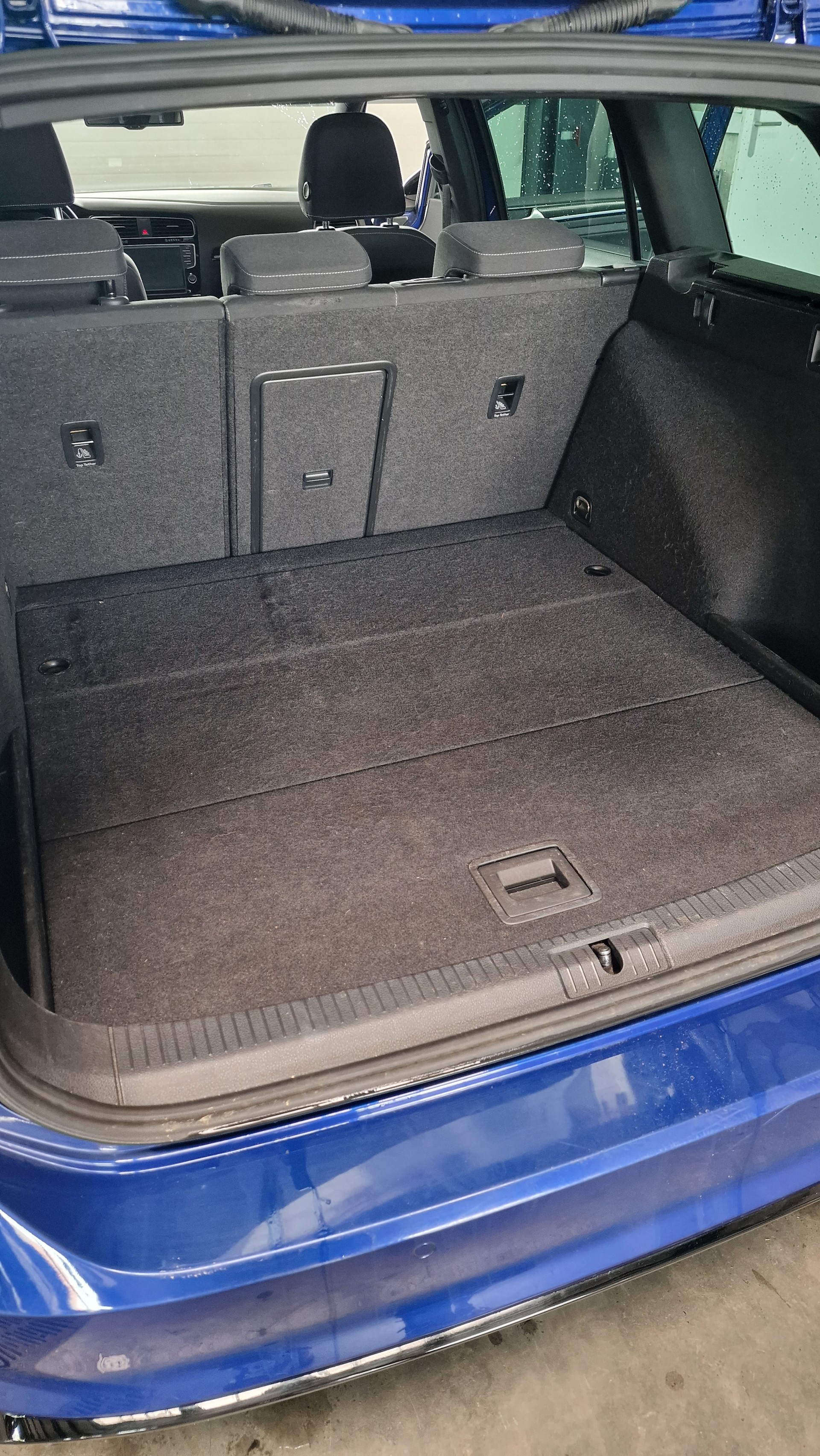 VW Golf 7 R Variant-image-8