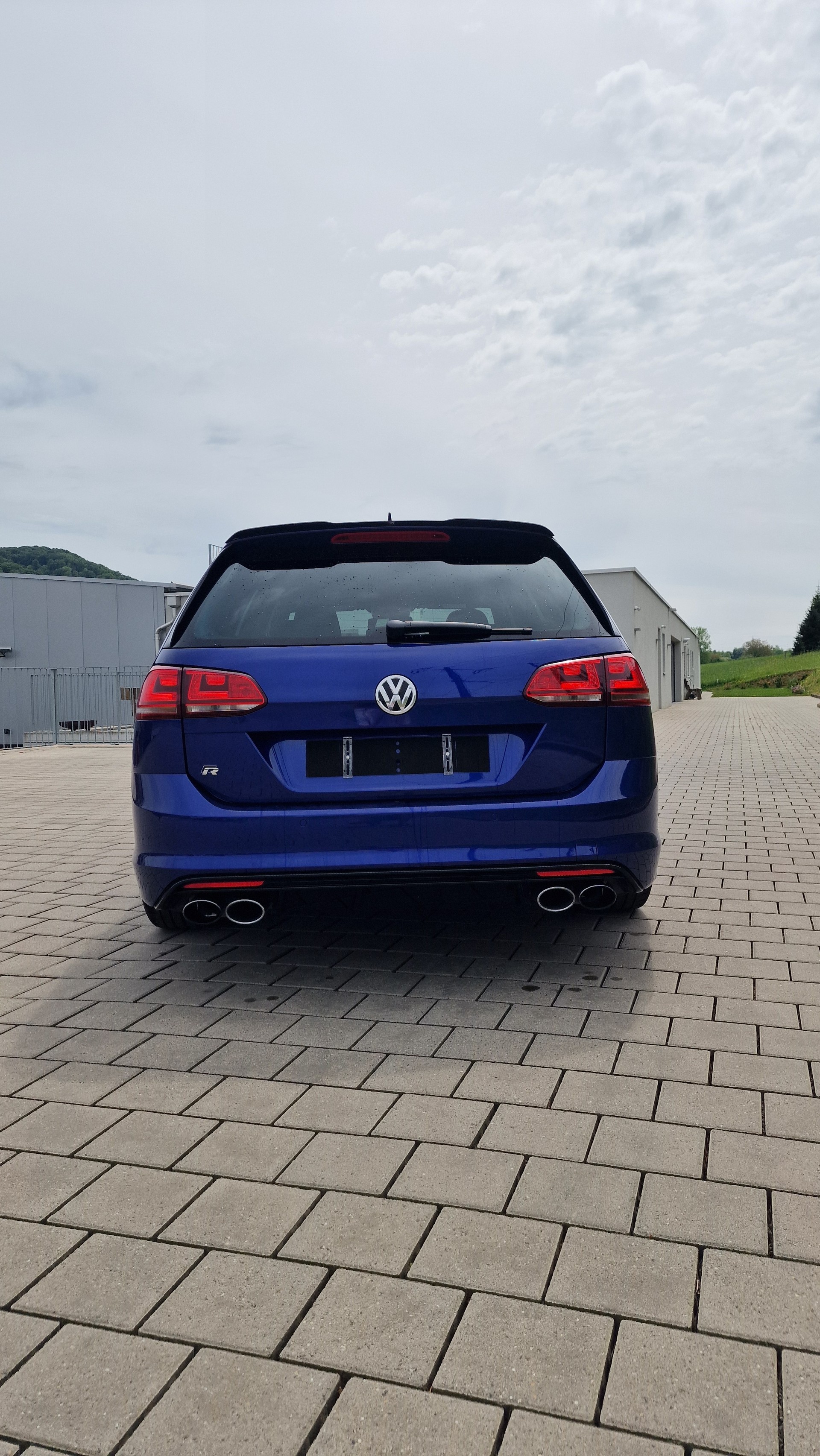 VW Golf 7 R Variant-image-3