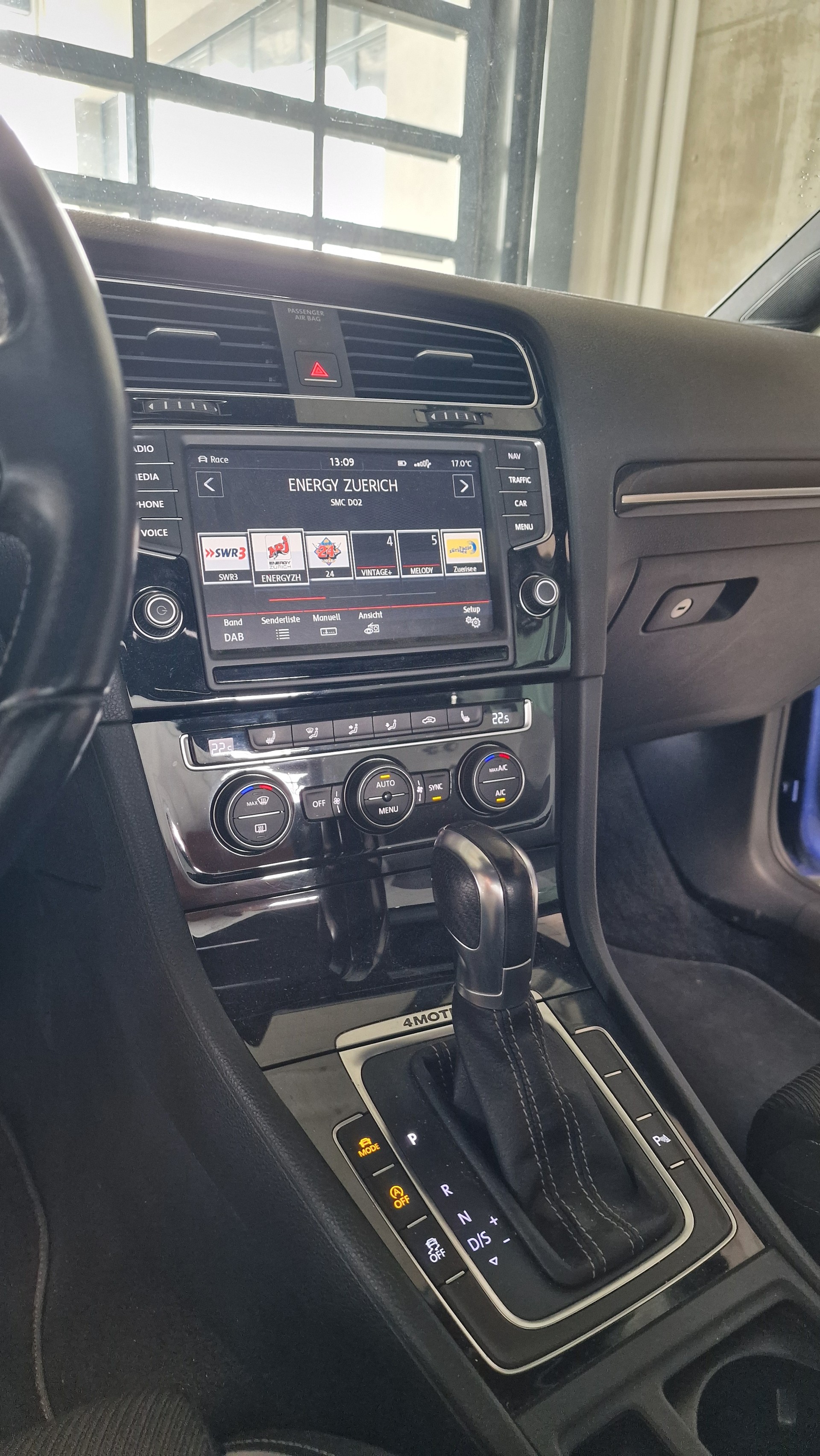 VW Golf 7 R Variant-image-5