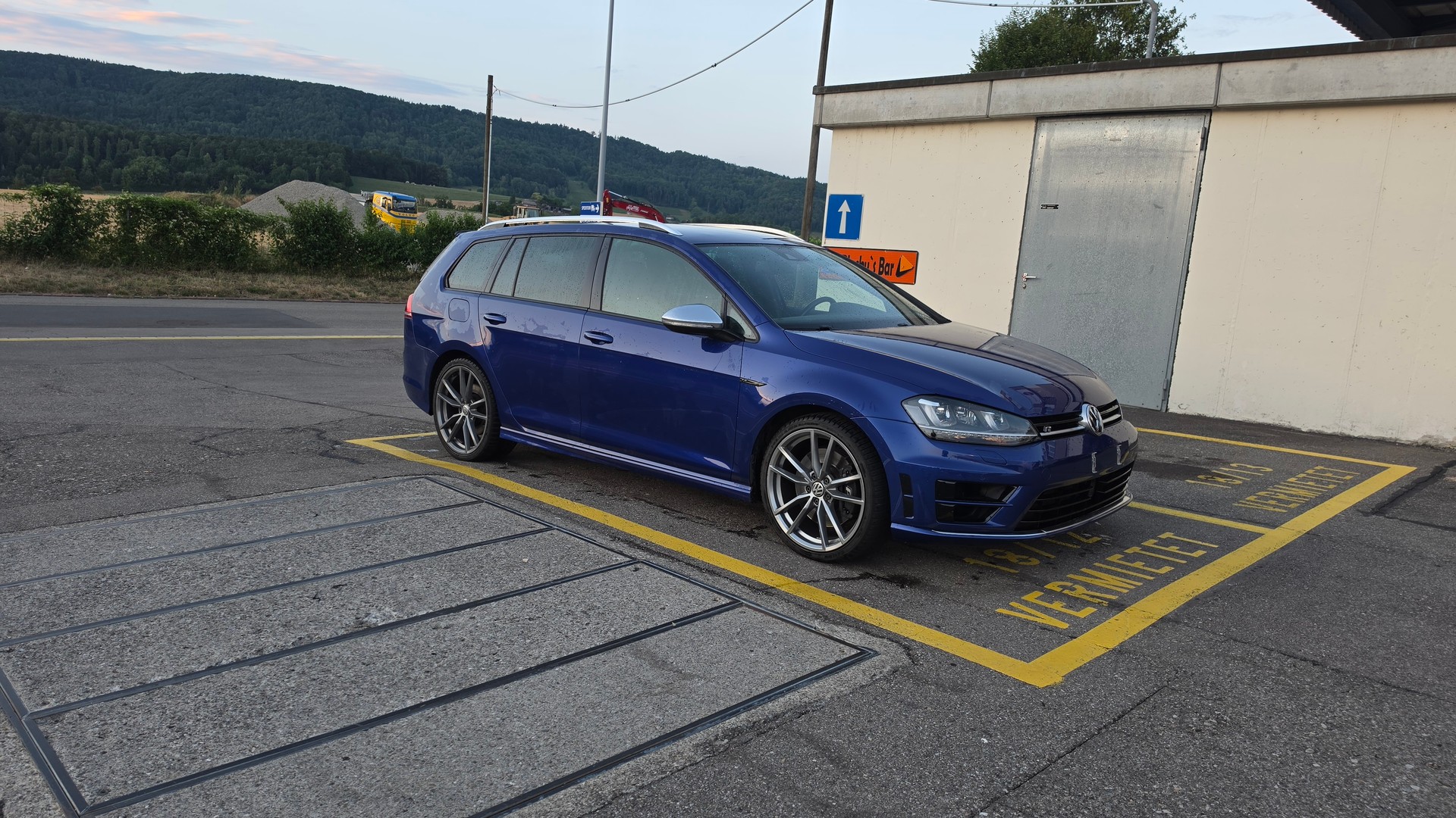 VW Golf 7 R Variant-image-2