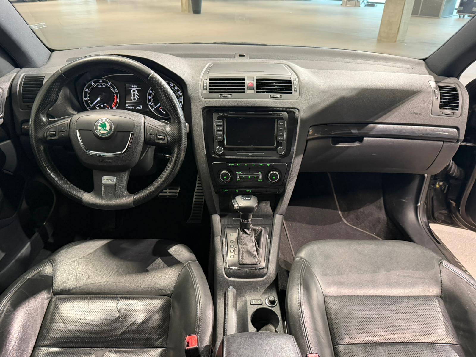 SKODA Octavia Combi 2.0 TSI RS DSG-image-16