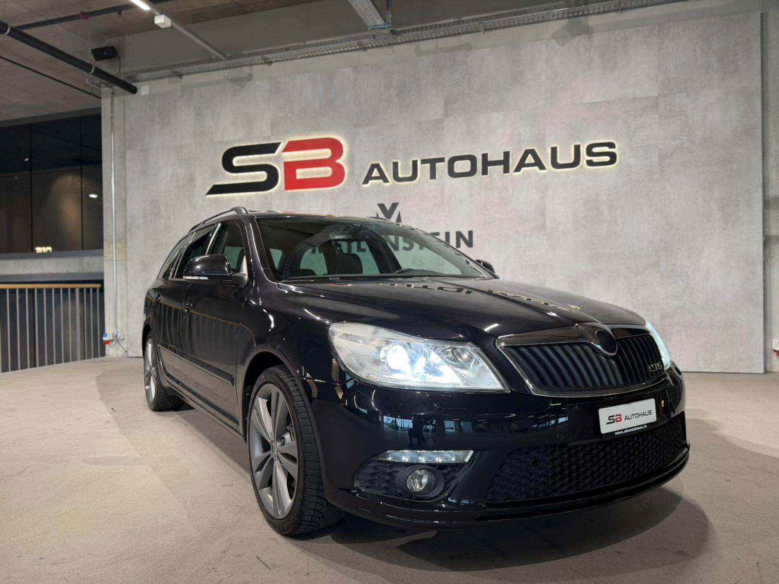 SKODA Octavia Combi 2.0 TSI RS DSG-image-3