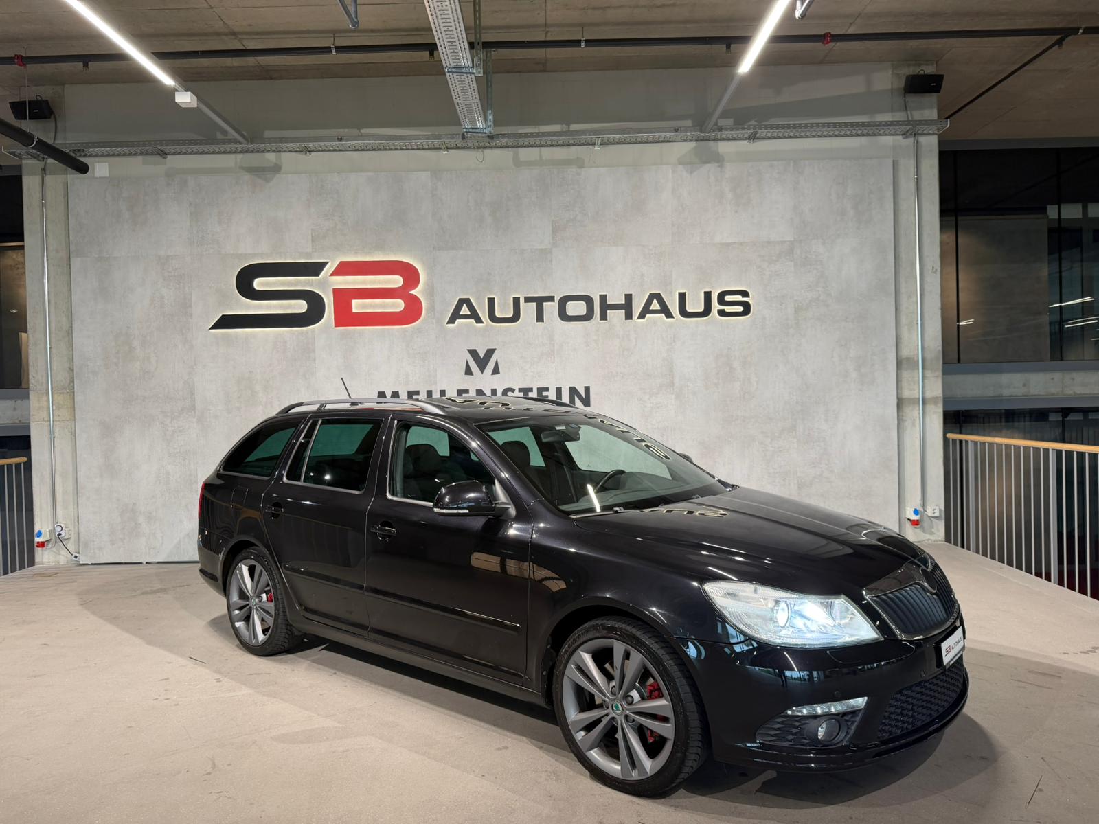 SKODA Octavia Combi 2.0 TSI RS DSG-image-0