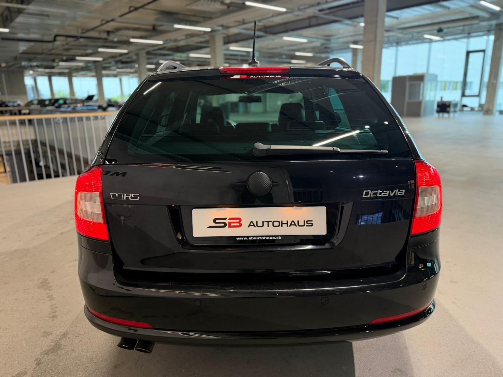 SKODA Octavia Combi 2.0 TSI RS DSG-image-10