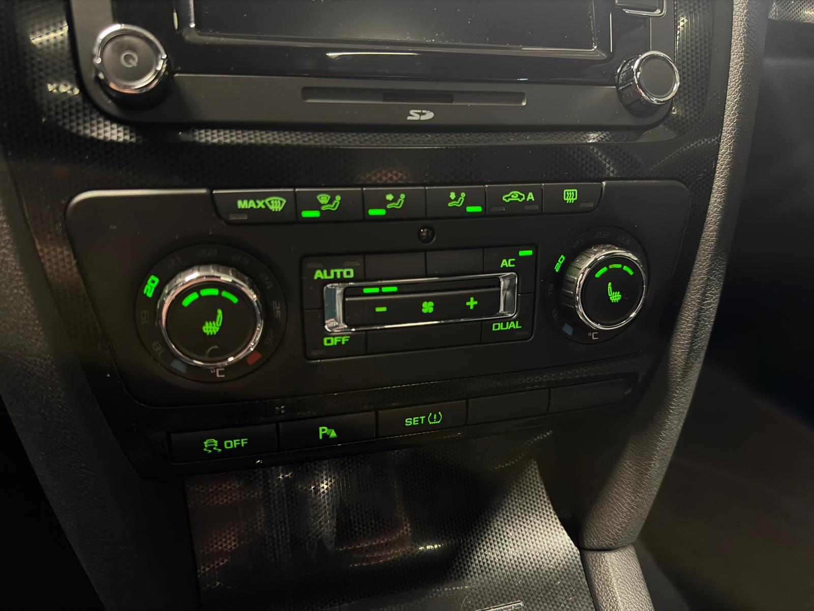 SKODA Octavia Combi 2.0 TSI RS DSG-image-23