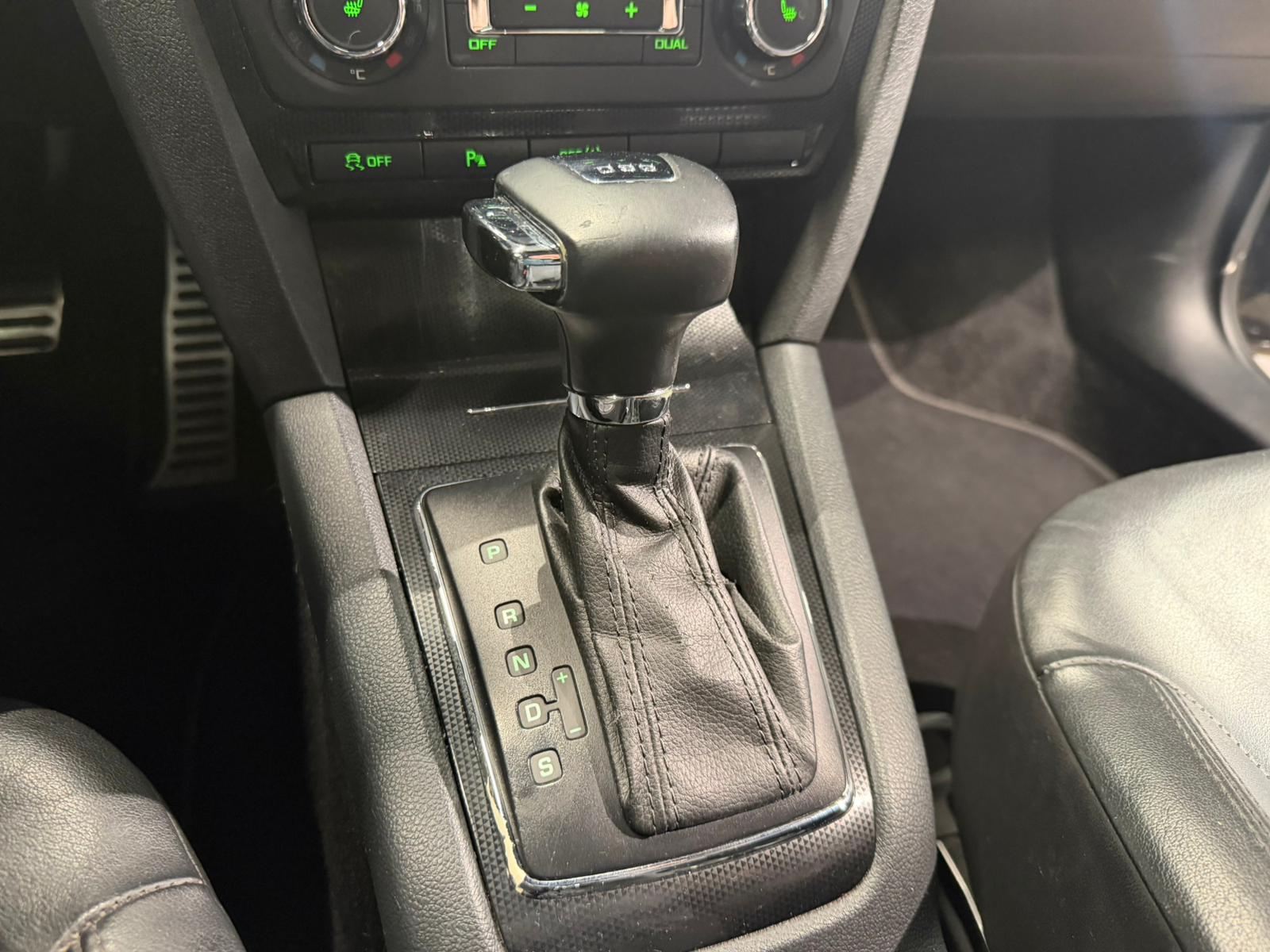 SKODA Octavia Combi 2.0 TSI RS DSG-image-21