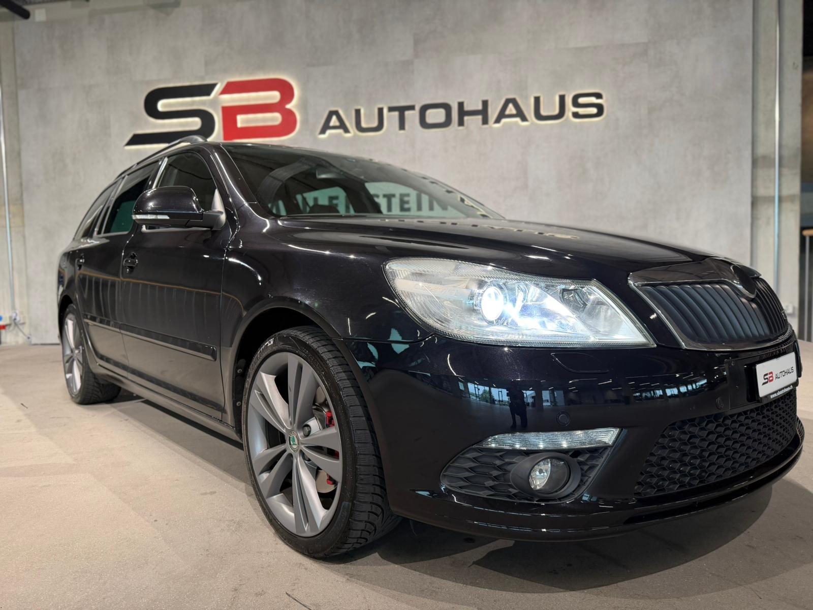 SKODA Octavia Combi 2.0 TSI RS DSG-image-4
