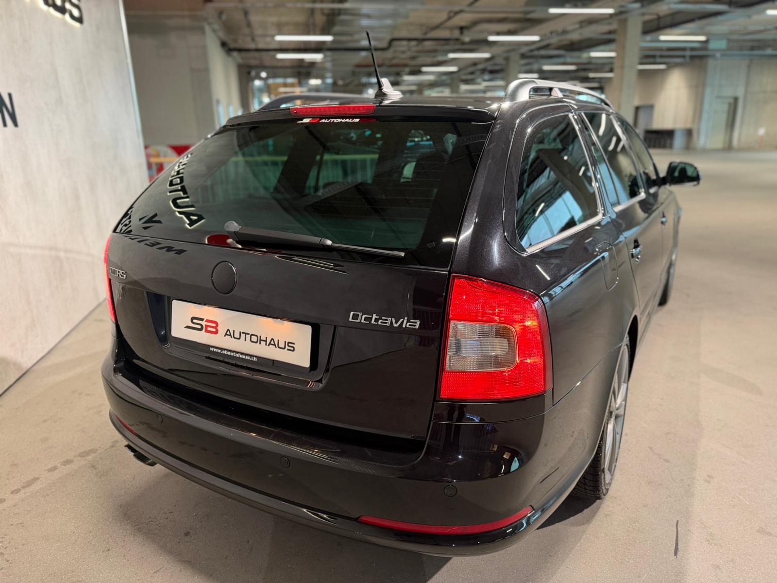 SKODA Octavia Combi 2.0 TSI RS DSG-image-11