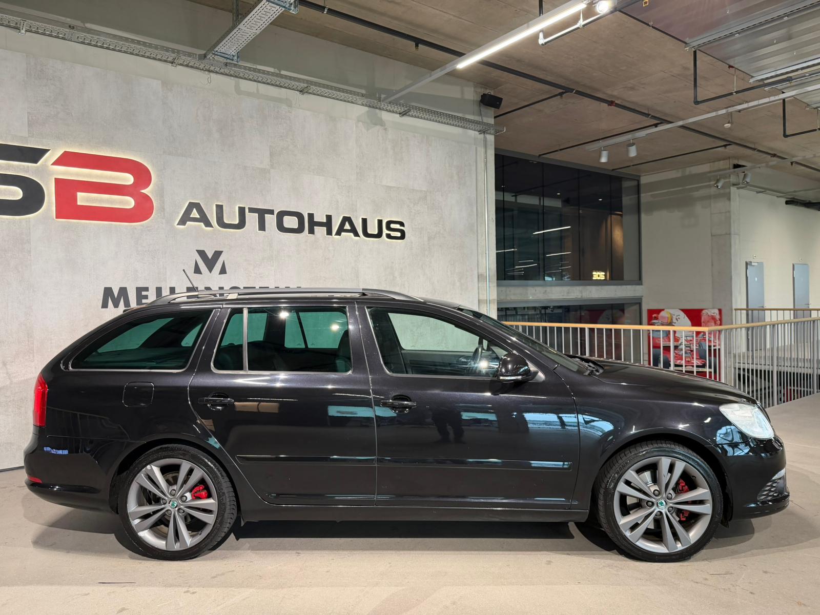 SKODA Octavia Combi 2.0 TSI RS DSG-image-6