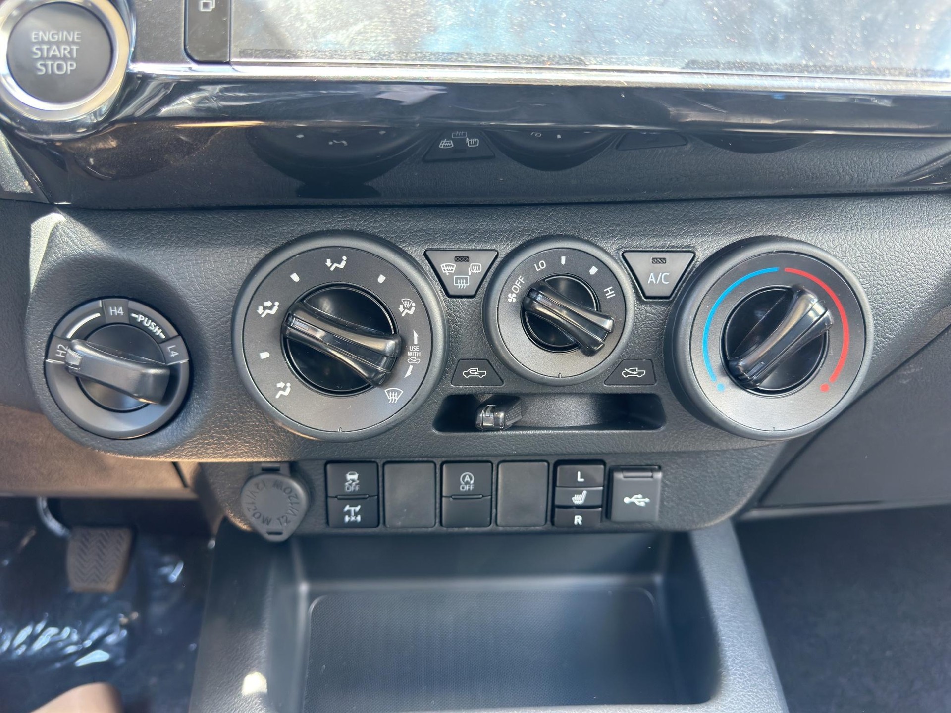 TOYOTA Hilux Double Cab.-Pick-up 2.8 D-4D 204 Comfort-image-10