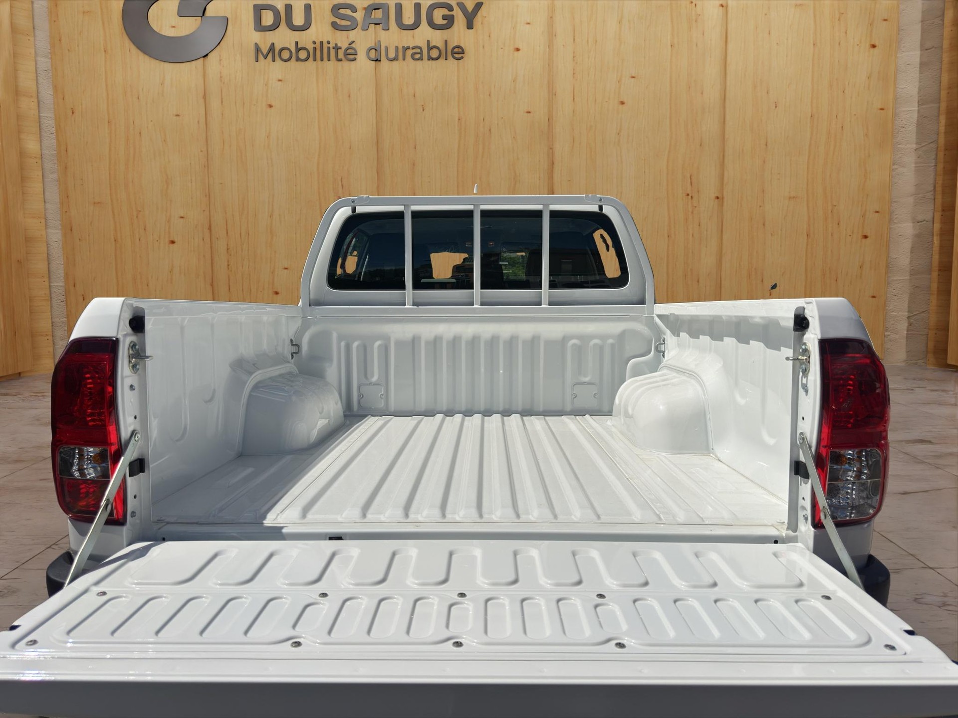 TOYOTA Hilux Double Cab.-Pick-up 2.8 D-4D 204 Comfort-image-13