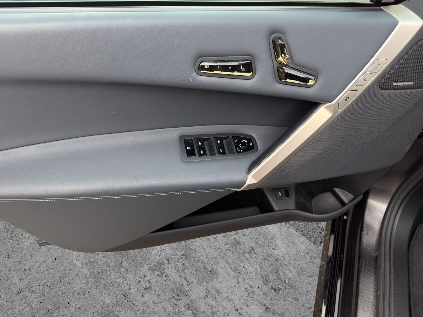 BMW iX xDrive40-image-12