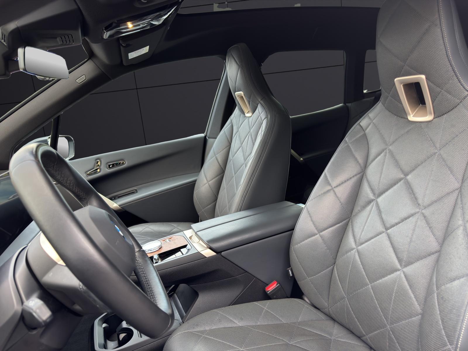 BMW iX xDrive40-image-1