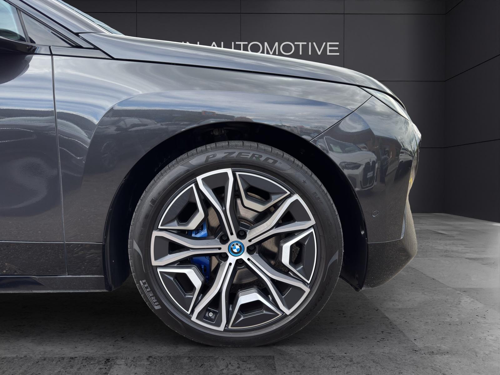 BMW iX xDrive40-image-9
