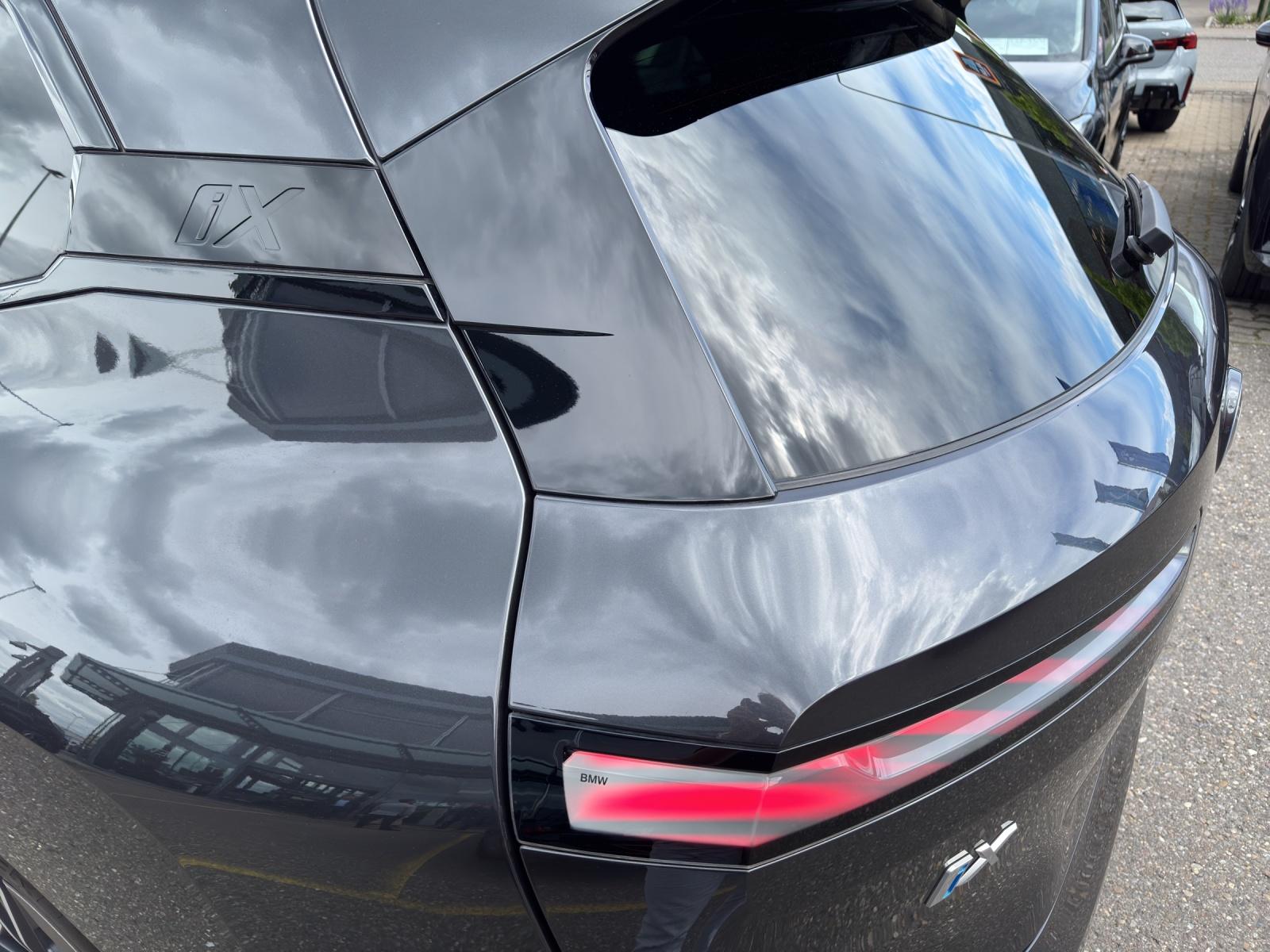 BMW iX xDrive40-image-19