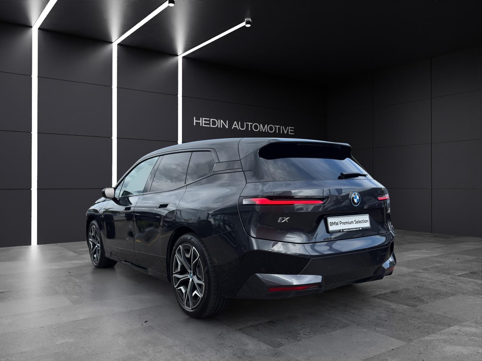 BMW iX xDrive40-image-3