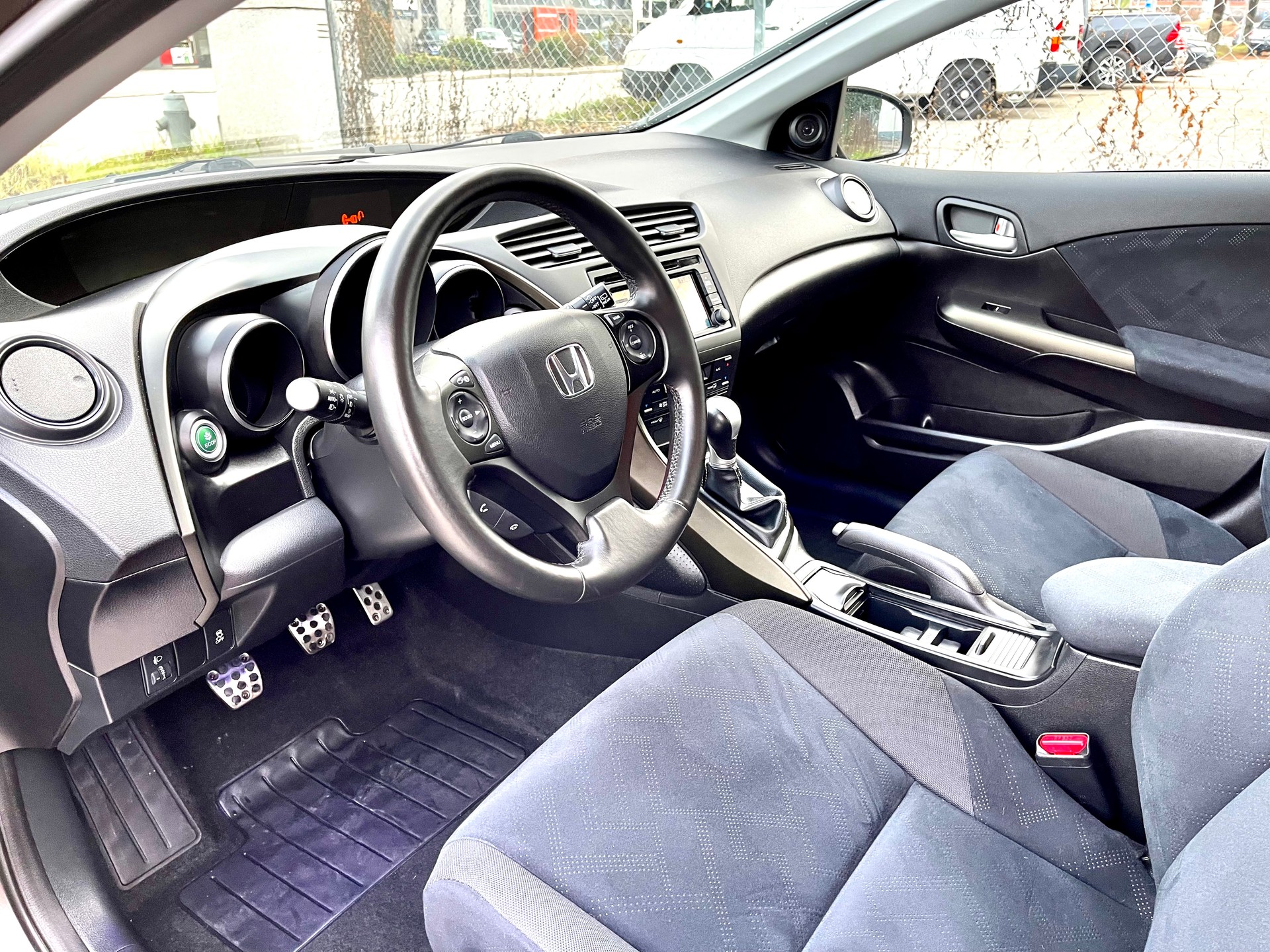 HONDA Civic 1.8i Executive-image-18