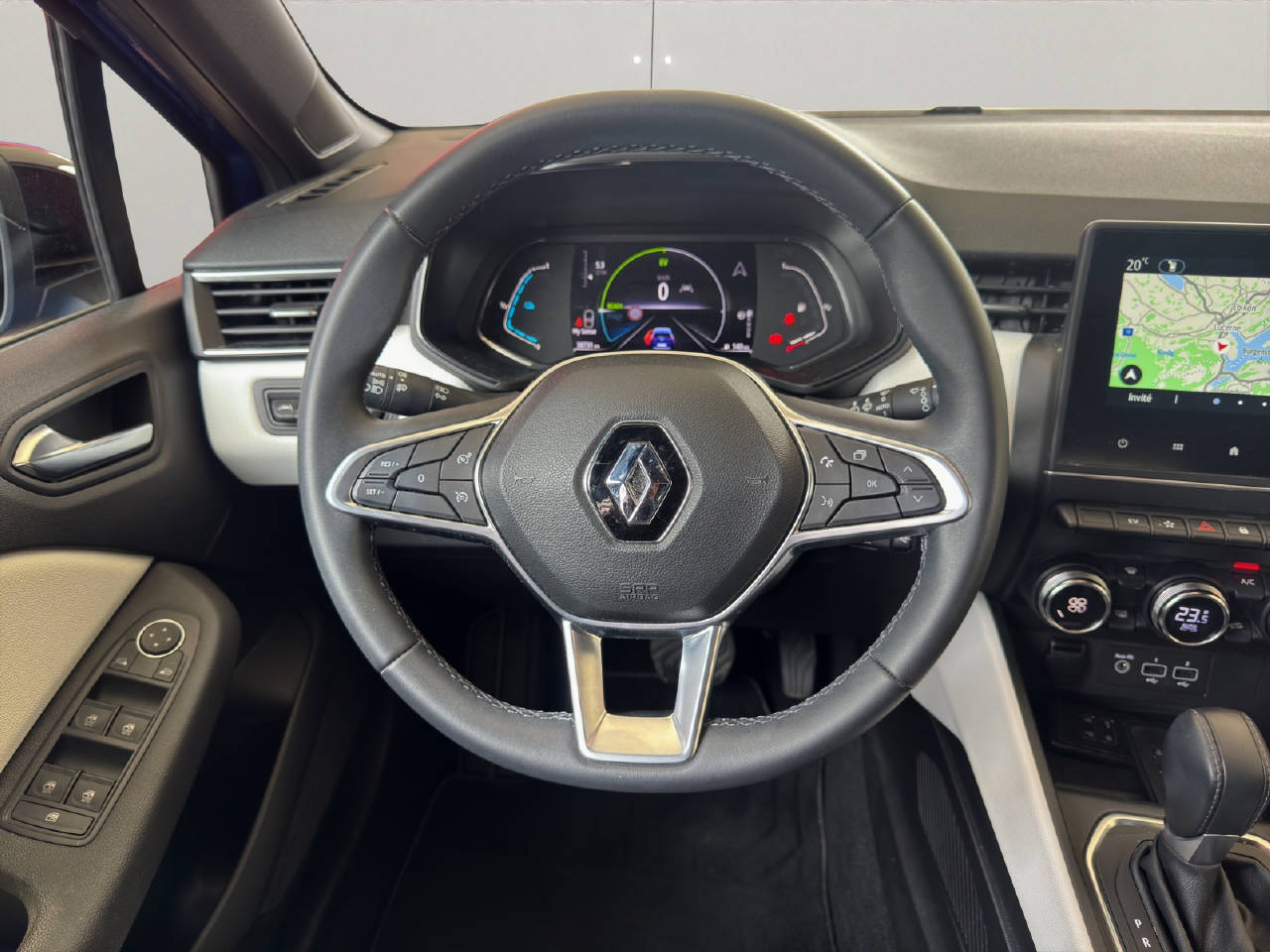 RENAULT Clio 1.6 E-Tech techno-image-12