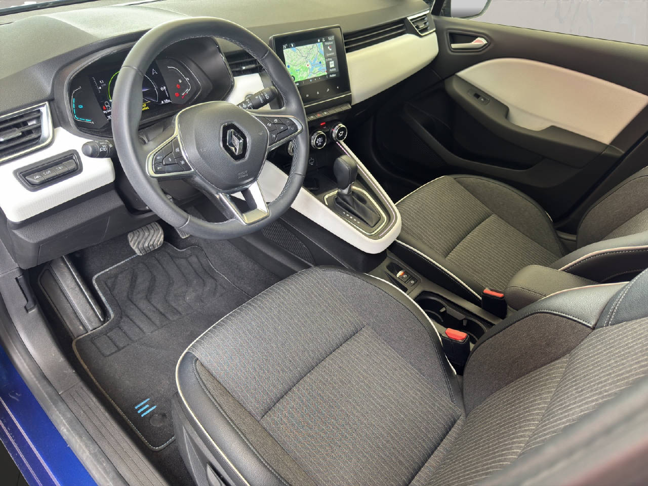 RENAULT Clio 1.6 E-Tech techno-image-9