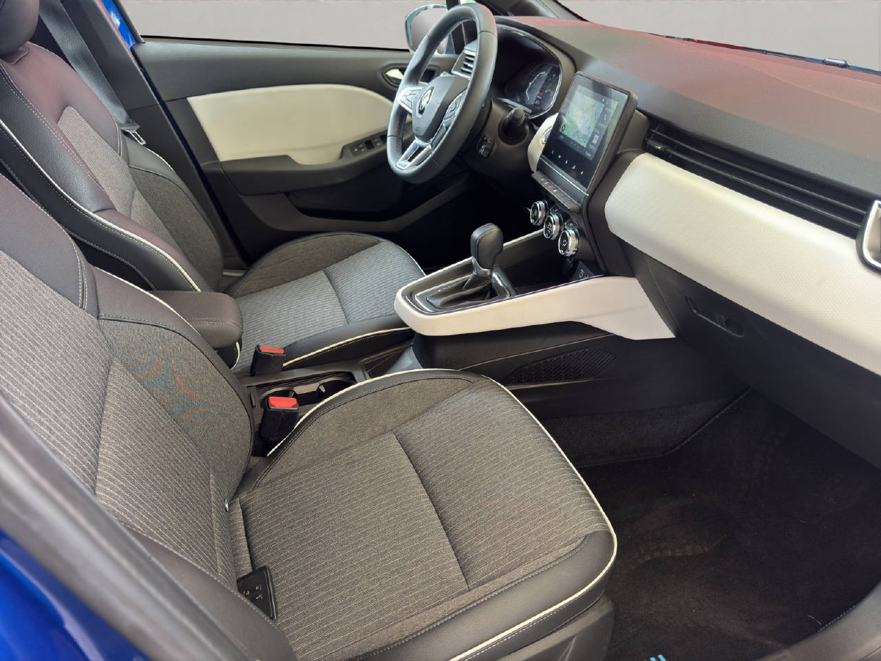 RENAULT Clio 1.6 E-Tech techno-image-10