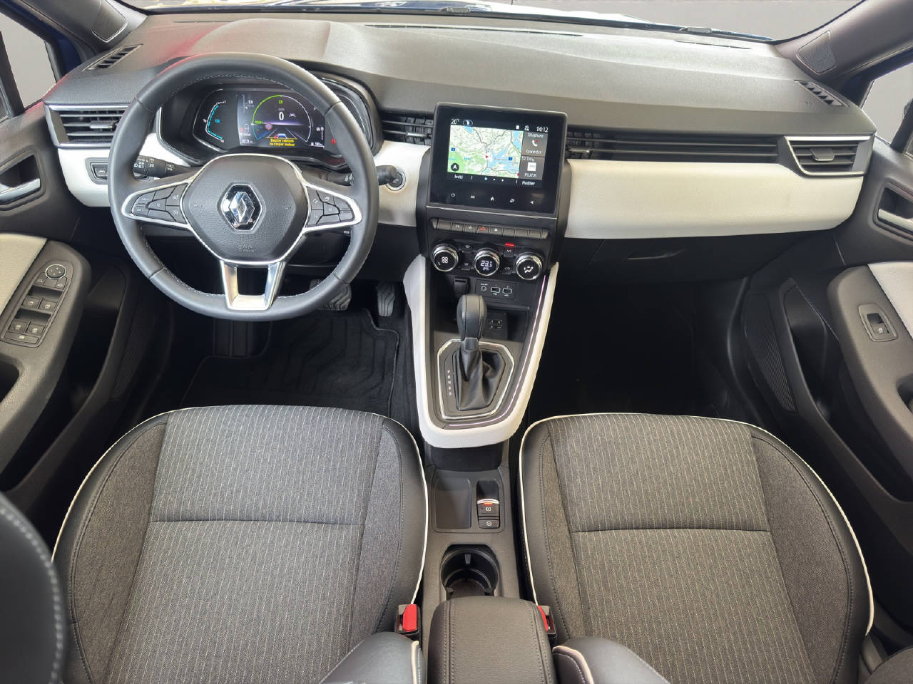 RENAULT Clio 1.6 E-Tech techno-image-8
