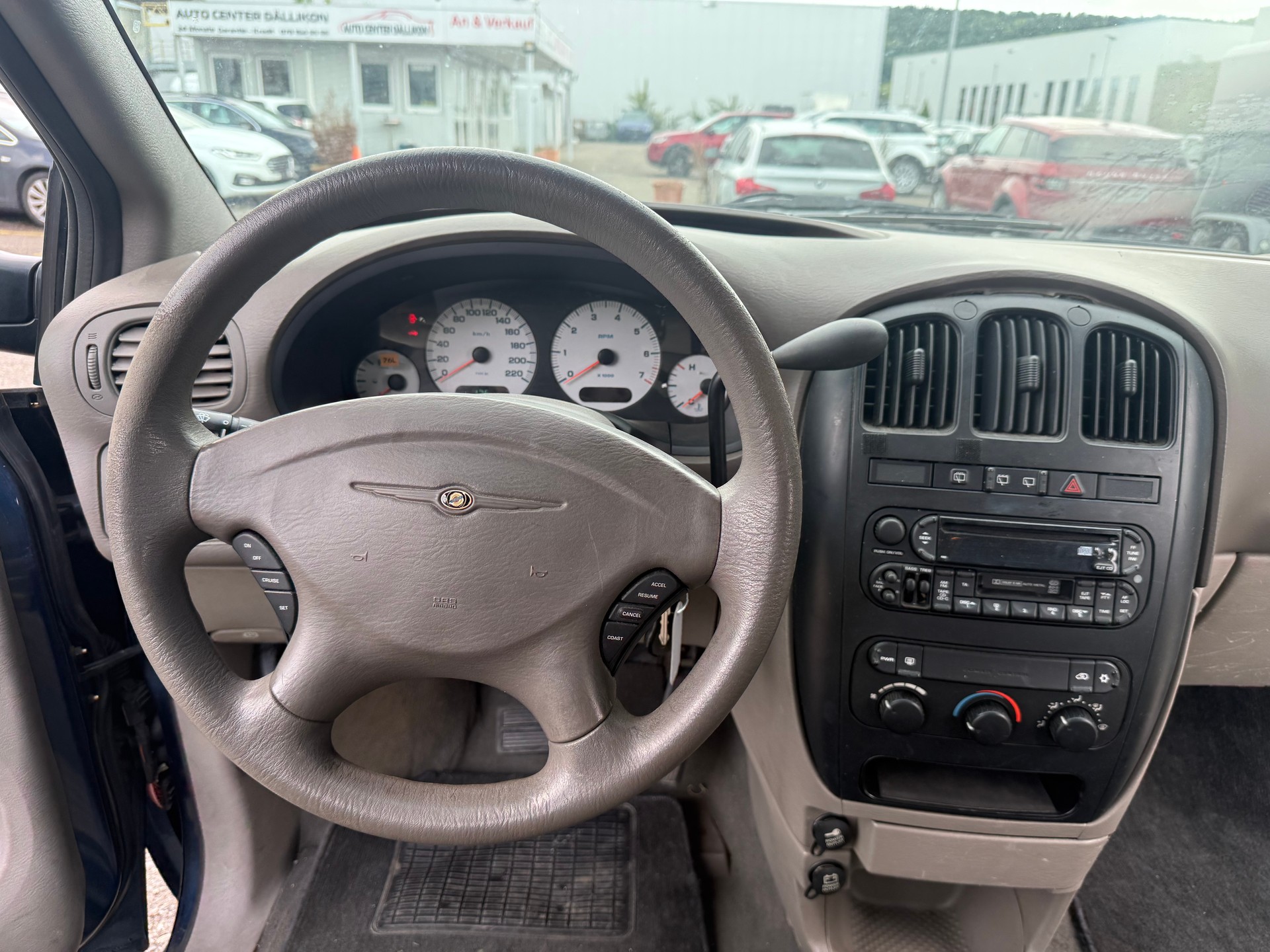 CHRYSLER Voyager 2.4 SE-image-2