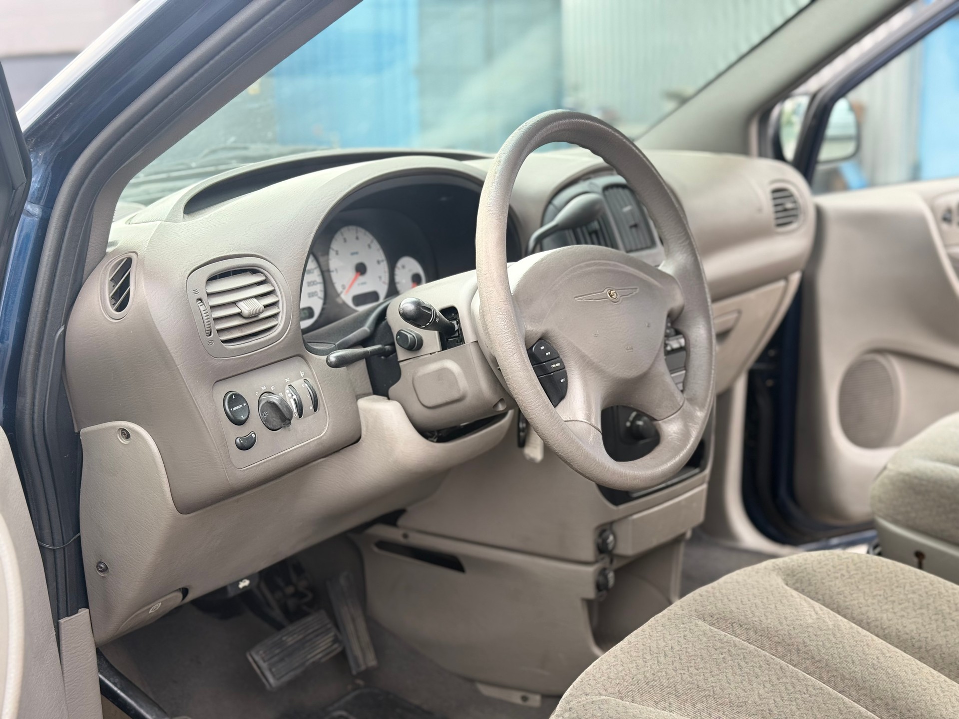 CHRYSLER Voyager 2.4 SE-image-6