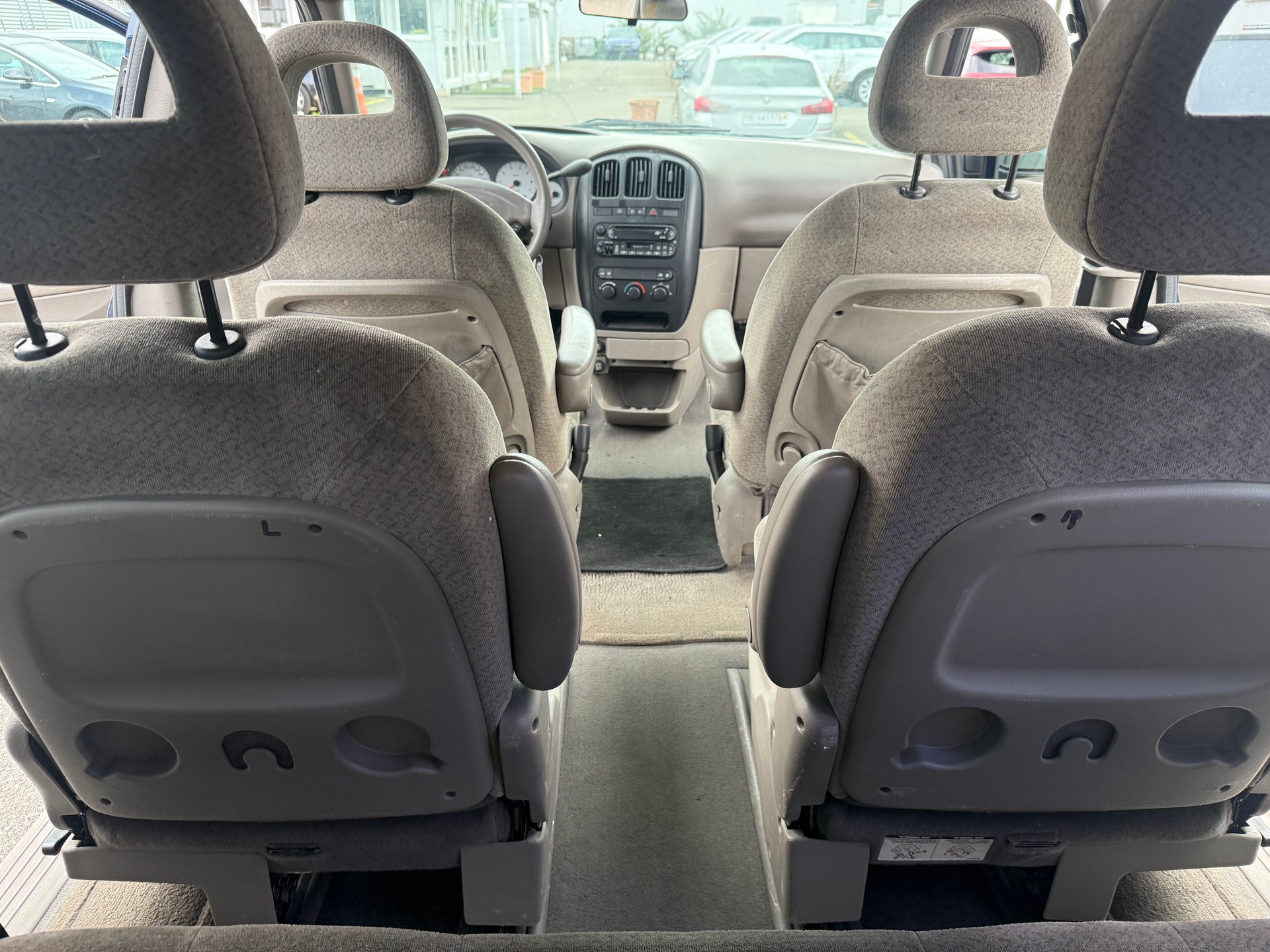 CHRYSLER Voyager 2.4 SE-image-4