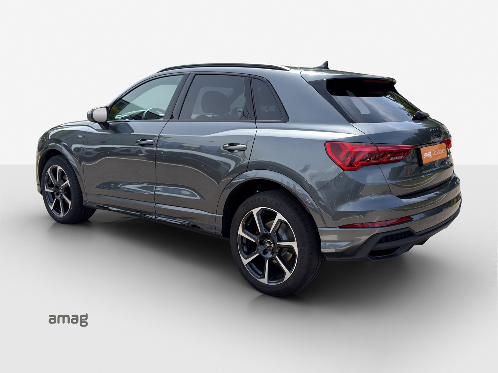 AUDI Q3 35 TFSI Attraction S-tronic-image-2