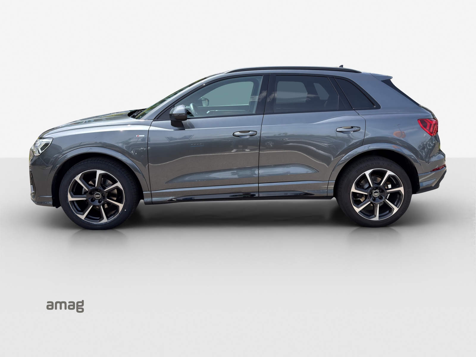 AUDI Q3 35 TFSI Attraction S-tronic-image-1