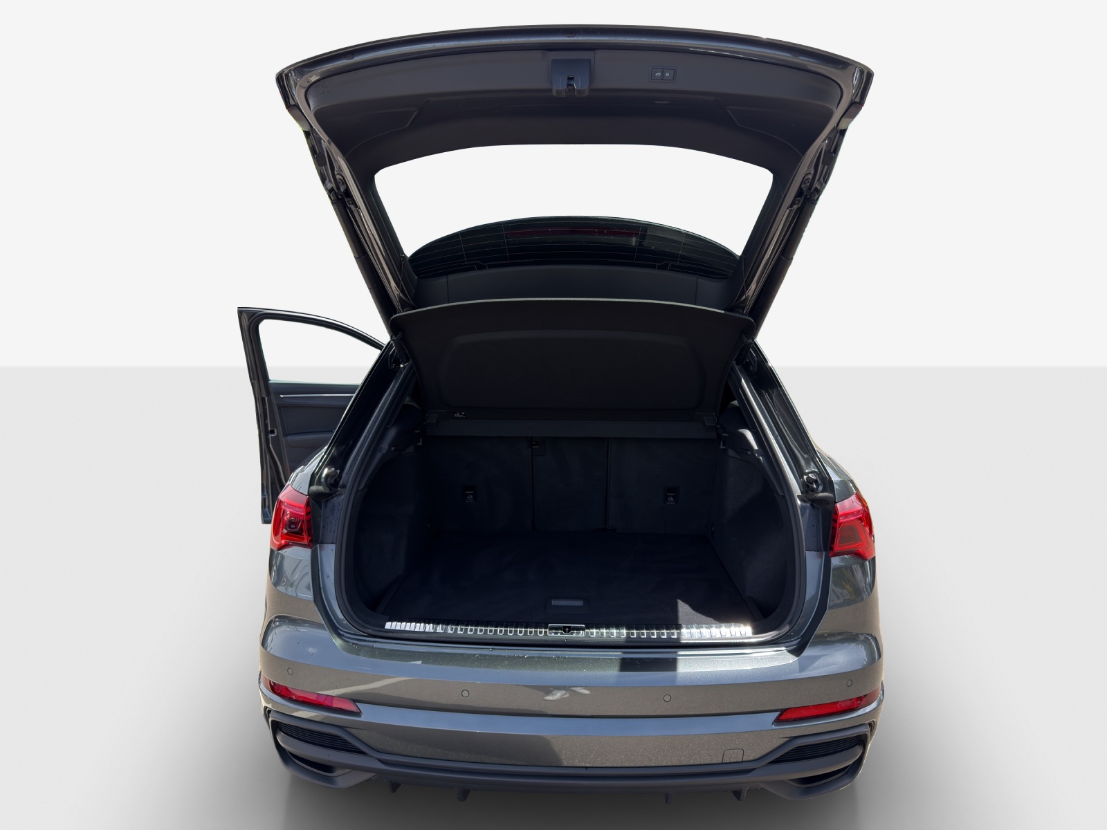 AUDI Q3 35 TFSI Attraction S-tronic-image-12