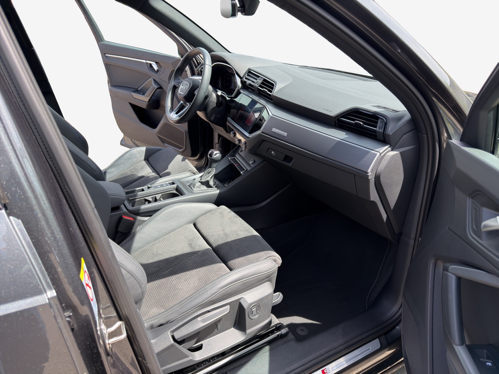 AUDI Q3 35 TFSI Attraction S-tronic-image-14