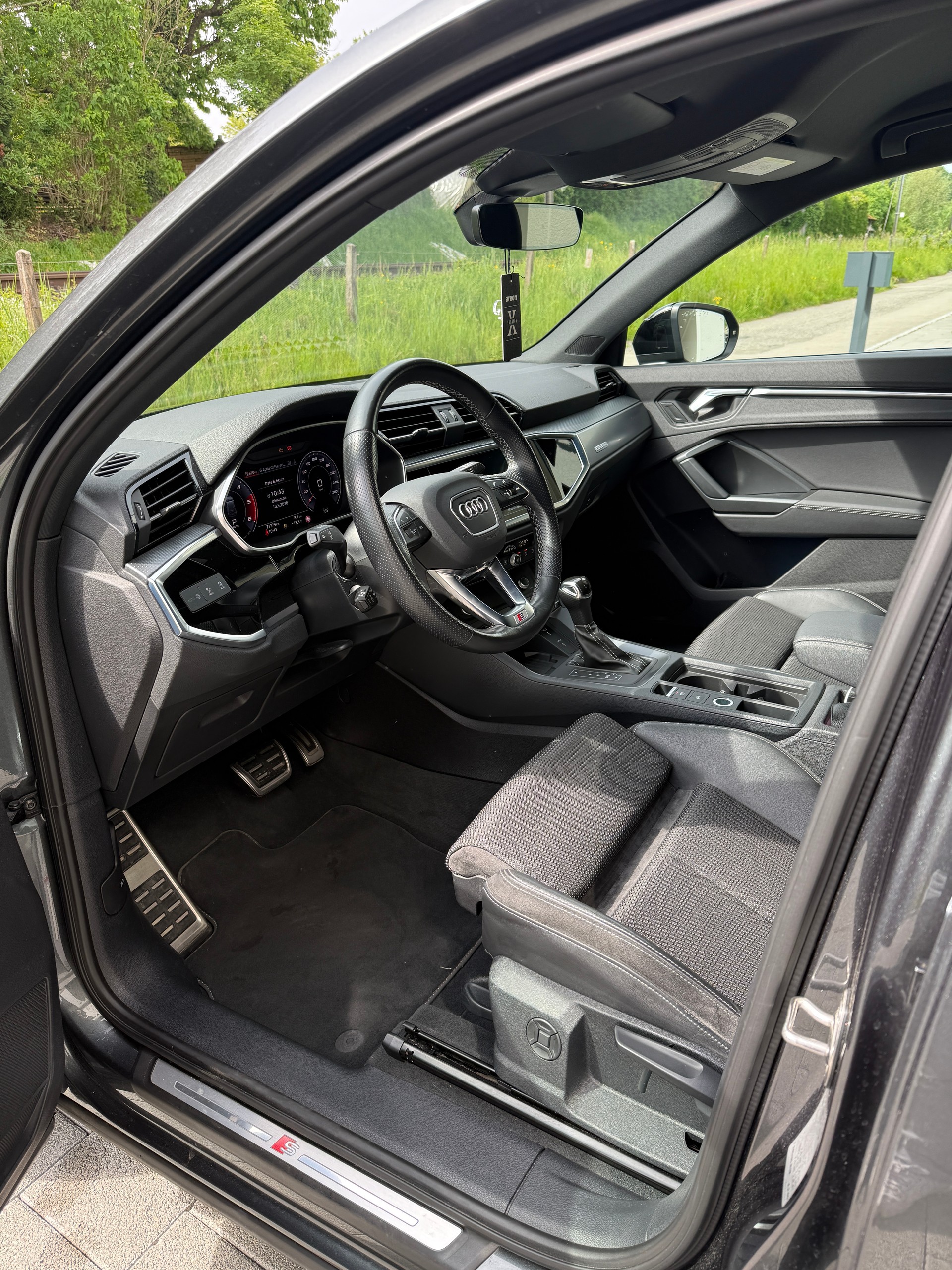 AUDI 2.0 40 TDI S line quattro S-Tronic-image-5