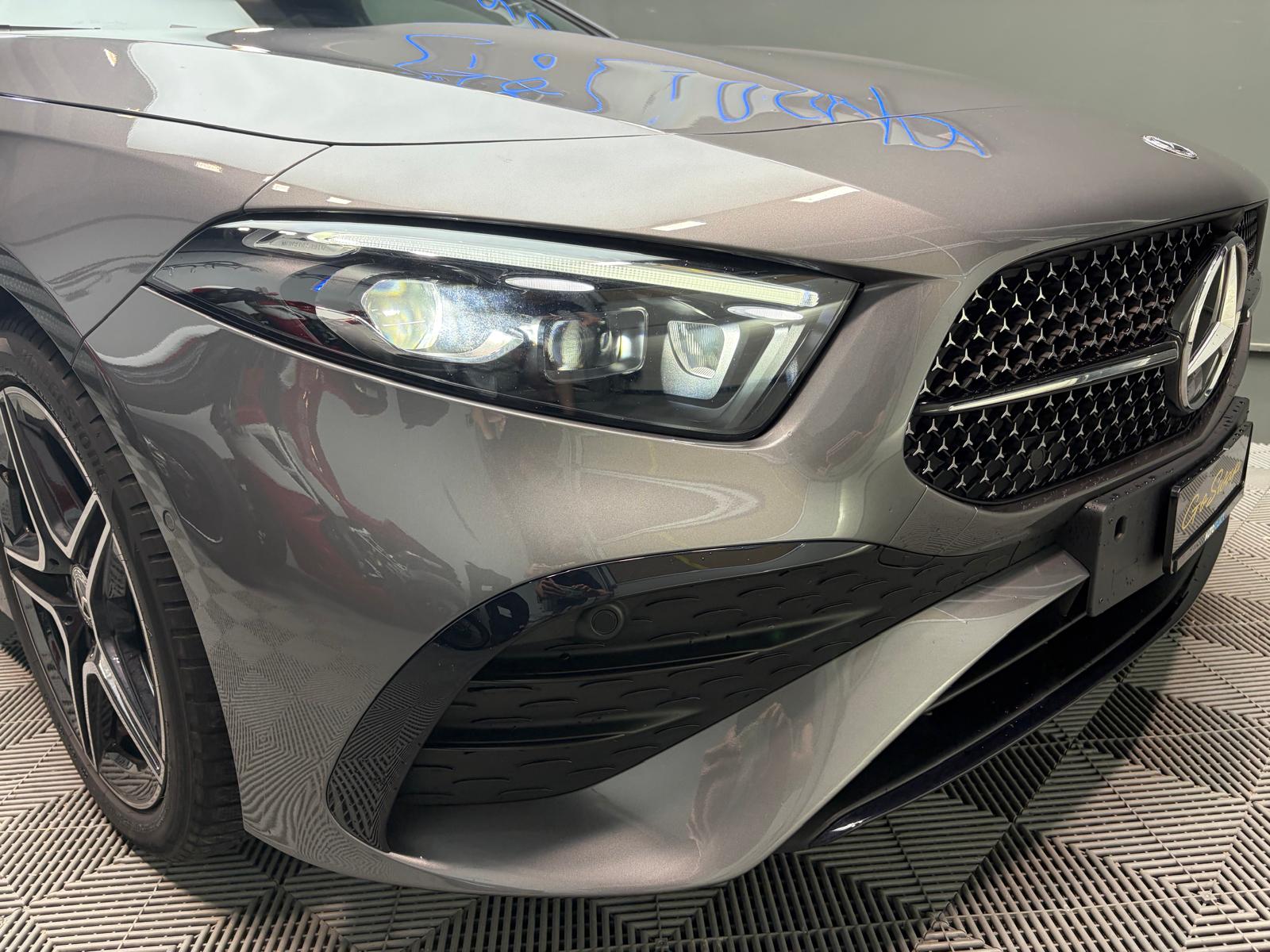 MERCEDES-BENZ A 200 7G-DCT-showroom-element-3