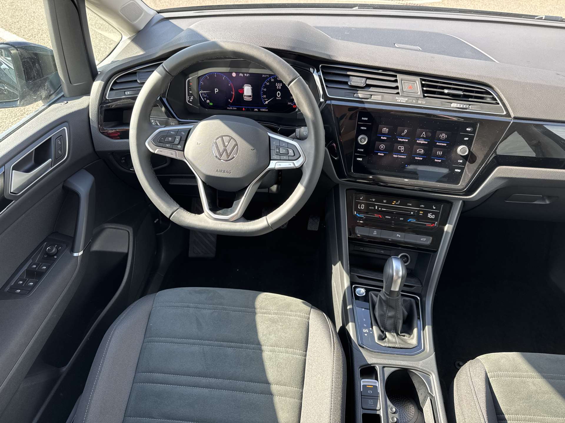 VW Touran 1.5 TSi EVO Highline 7-Plätzer DSG-Automat-image-4