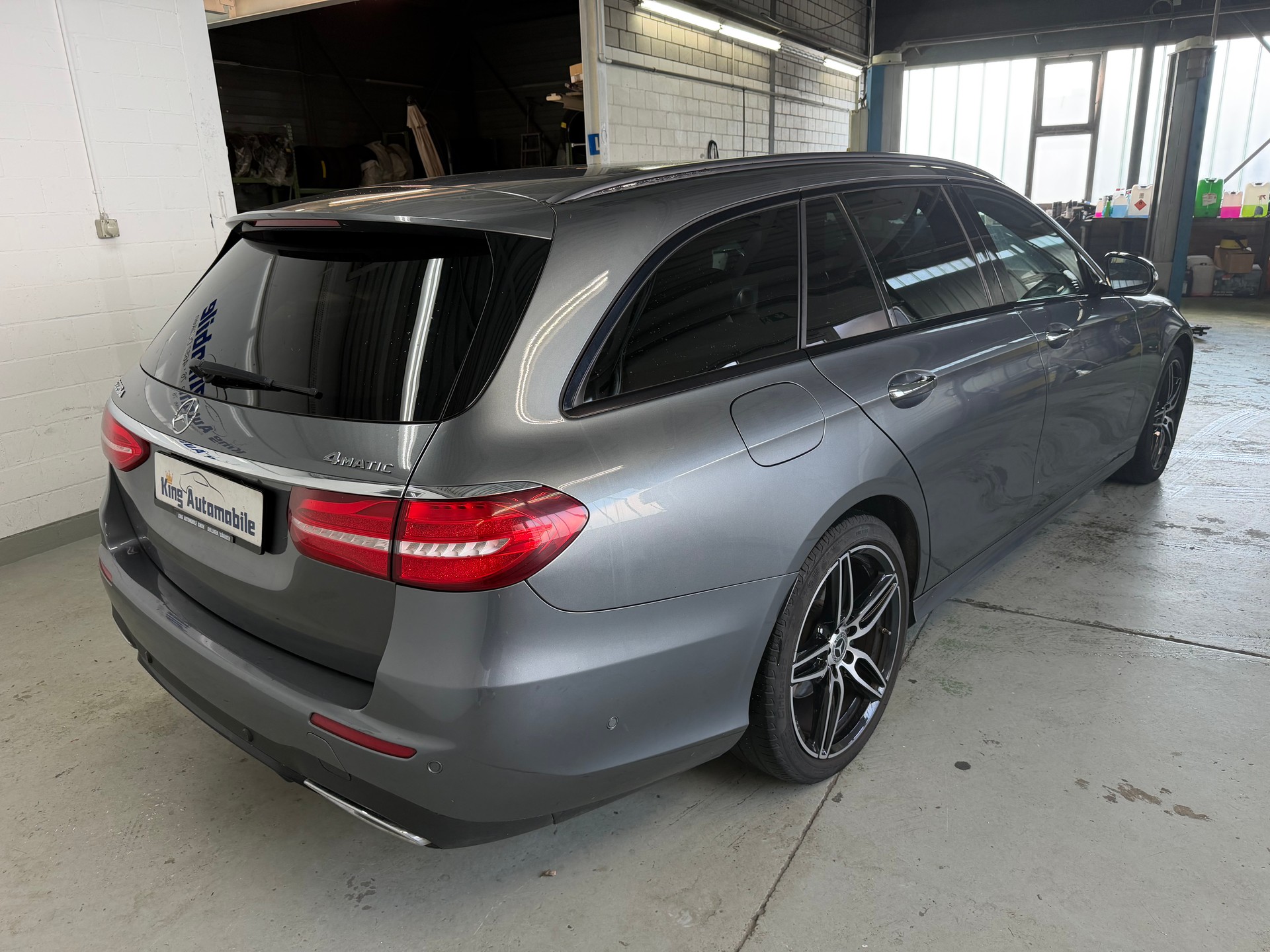 MERCEDES-BENZ E 220 d AMG Line 4Matic 9G-Tronic | CH-Auto | AHK | 360 Kamera-image-6