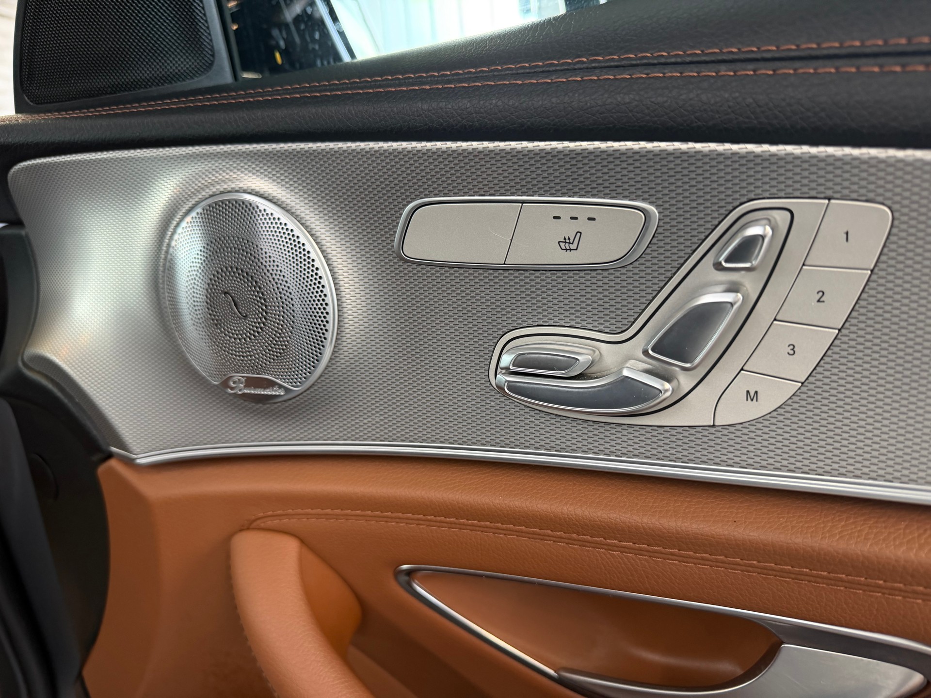 MERCEDES-BENZ E 220 d AMG Line 4Matic 9G-Tronic | CH-Auto | AHK | 360 Kamera-image-12