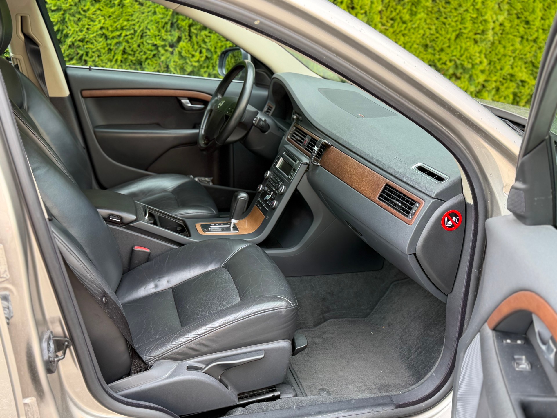 VOLVO V70 D5 Momentum-image-11
