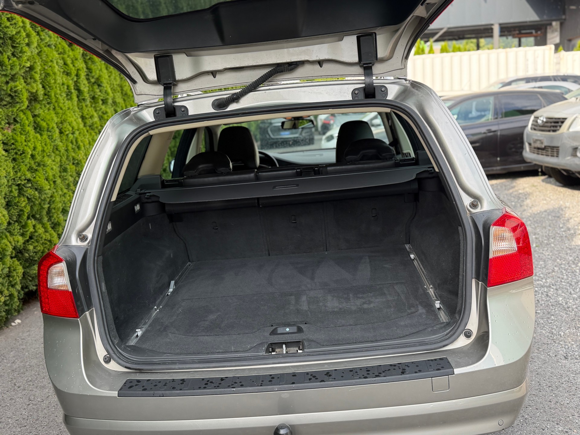 VOLVO V70 D5 Momentum-image-9