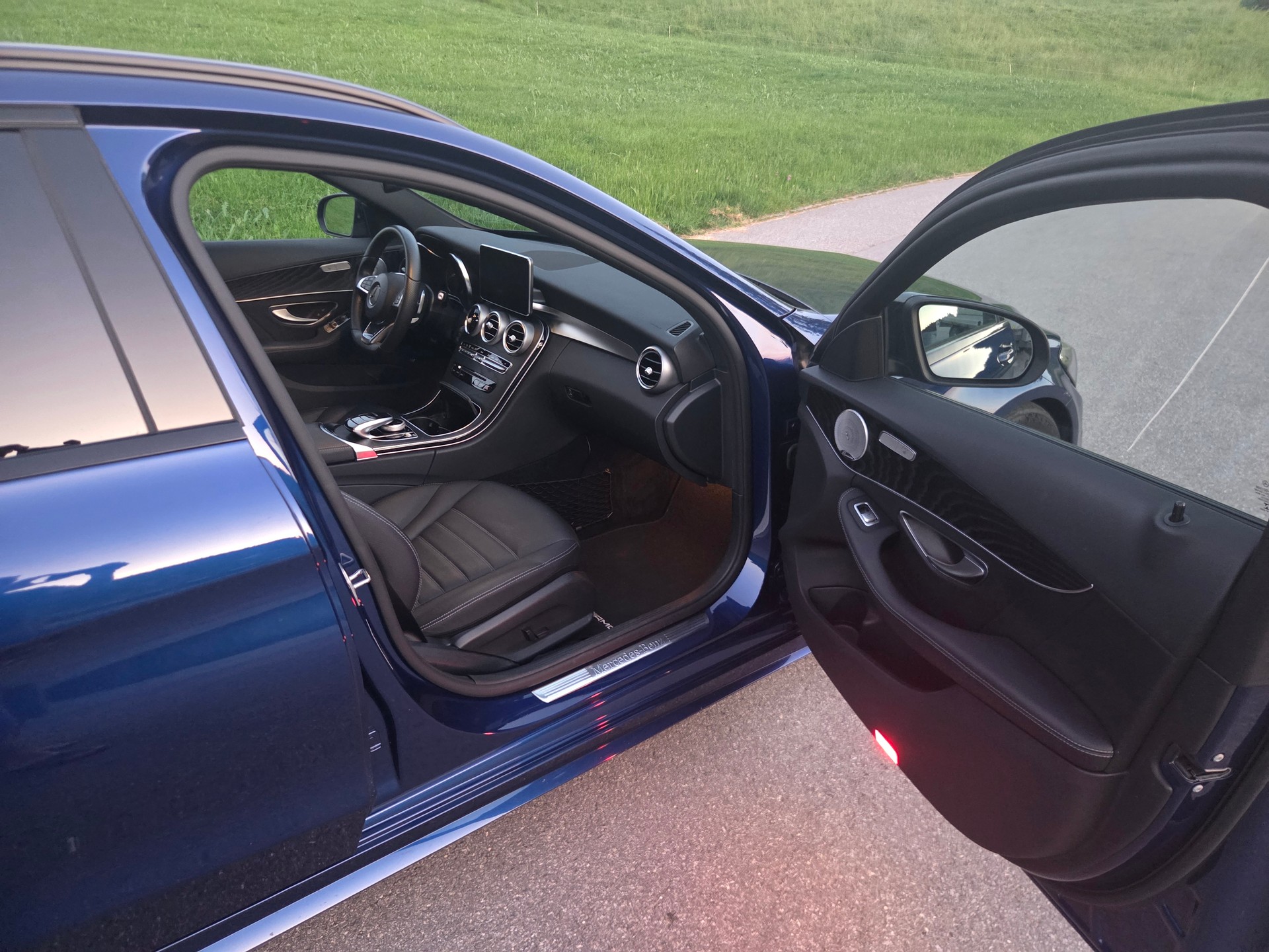 MERCEDES-BENZ C 250 d Swiss Star AMG Line 4m-image-3
