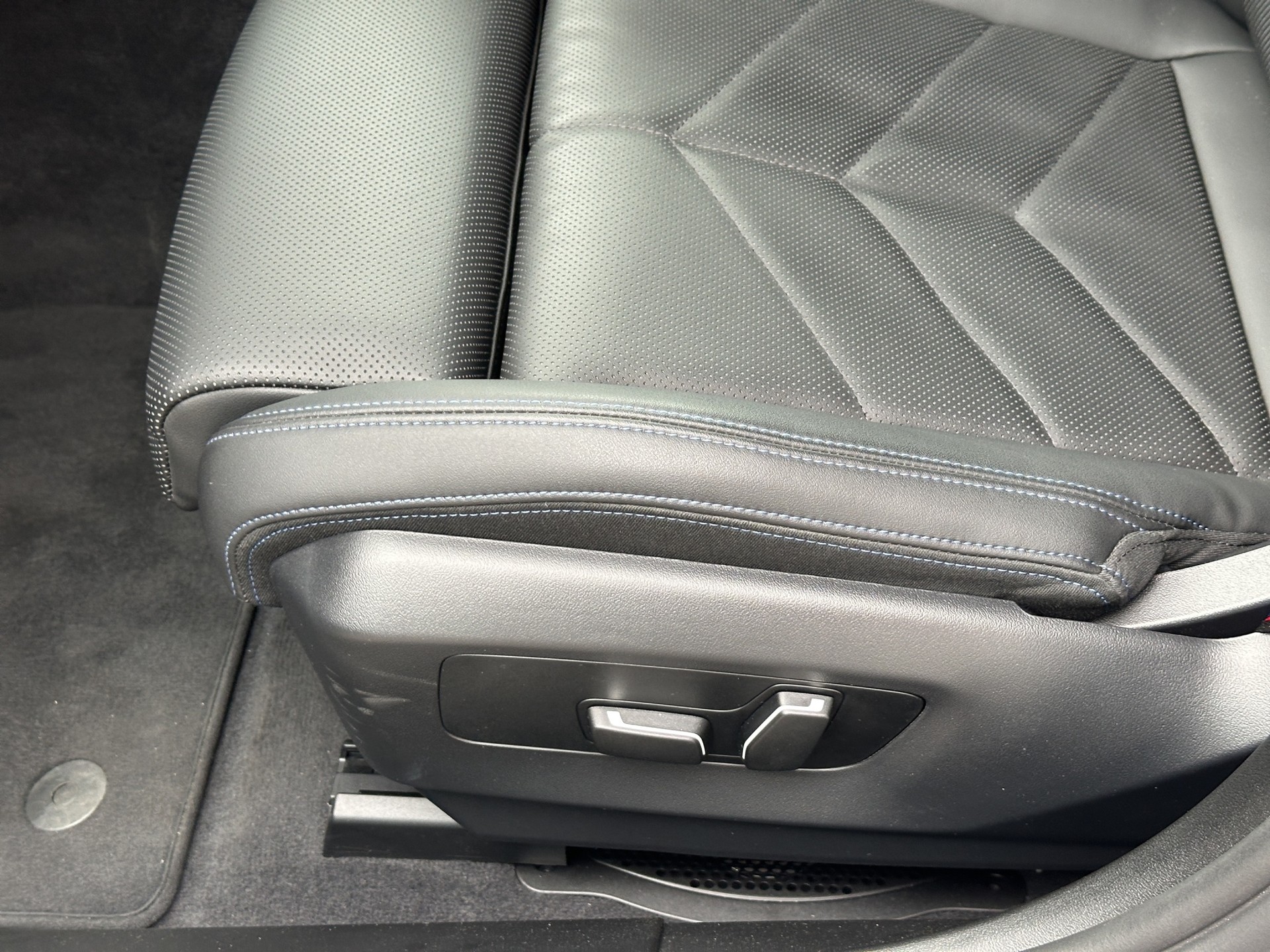 BMW 520i 48V M Sport Pro Shadow Line-image-9