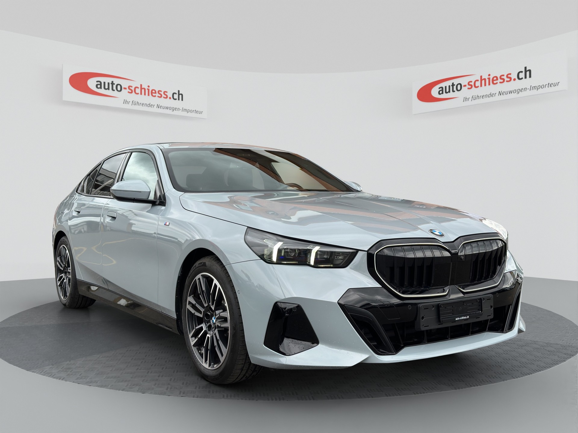 BMW 520i 48V M Sport Pro Shadow Line-image-0