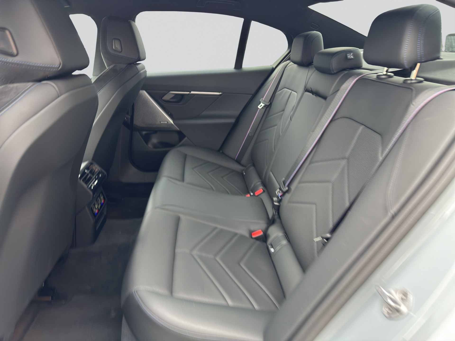 BMW 520i 48V M Sport Pro Shadow Line-image-7