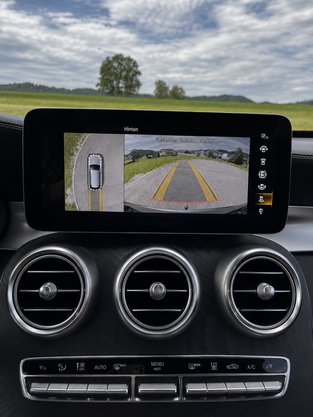 MERCEDES-BENZ GLC 300 e AMG Line 4Matic 9G-Tronic-image-13