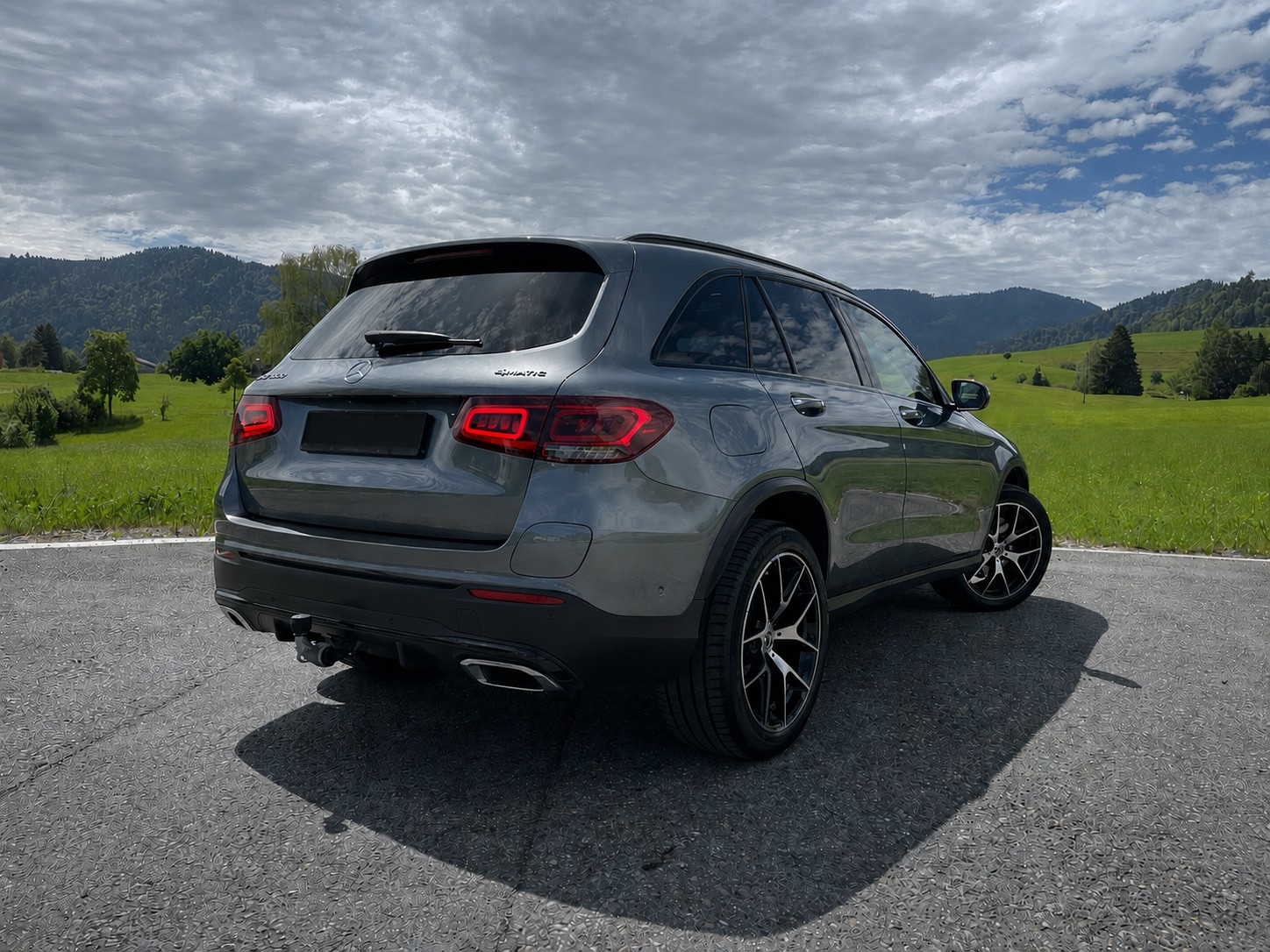 MERCEDES-BENZ GLC 300 e AMG Line 4Matic 9G-Tronic-image-1